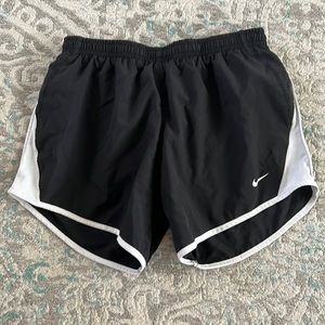 Girls Nike tempo shorts